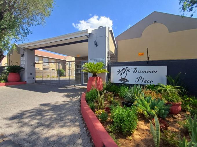 3 Bedroom Apartment for Sale For Sale in Verwoerdpark - MR670880