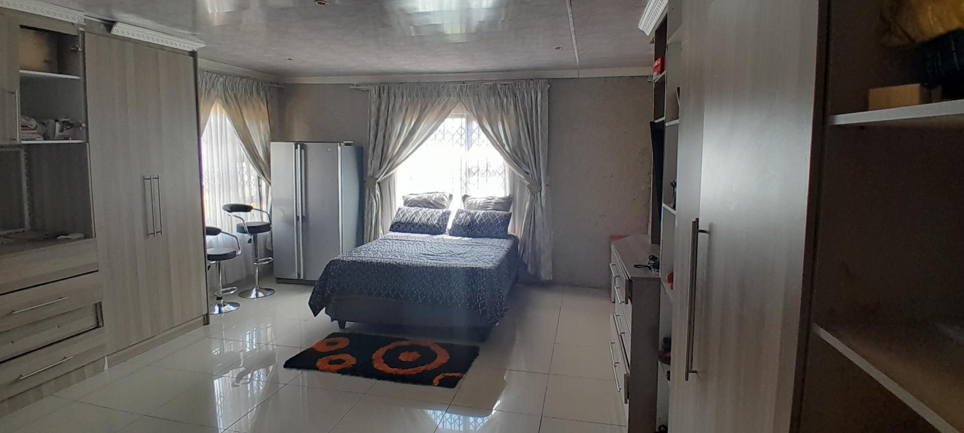 Main Bedroom of property in Mmabatho