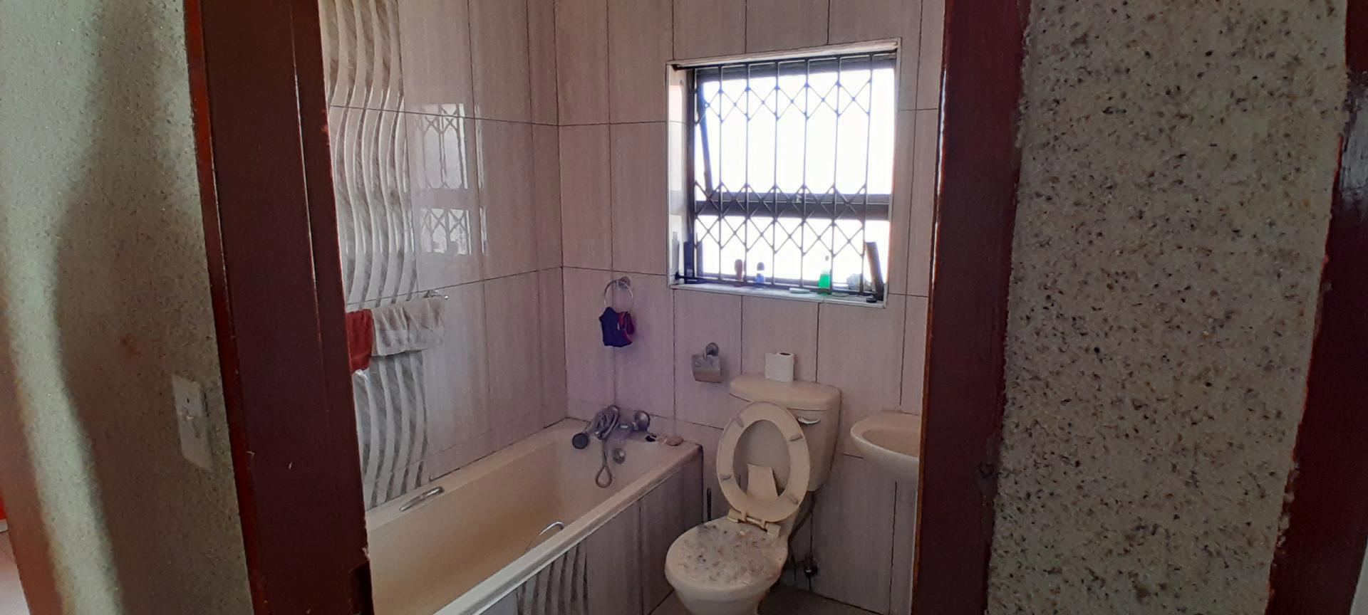 Bathroom 1 of property in Mmabatho