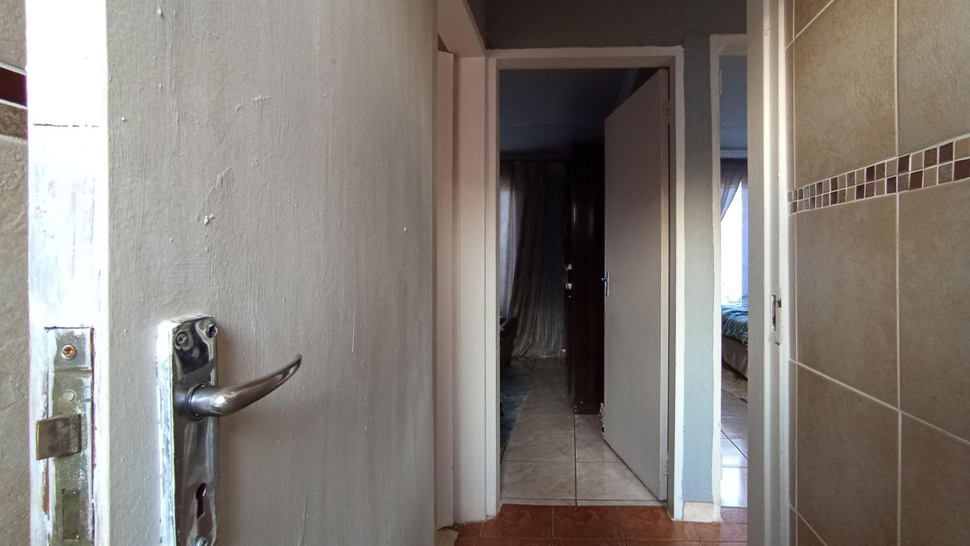 Bathroom 1 - 6 square meters of property in Clayville