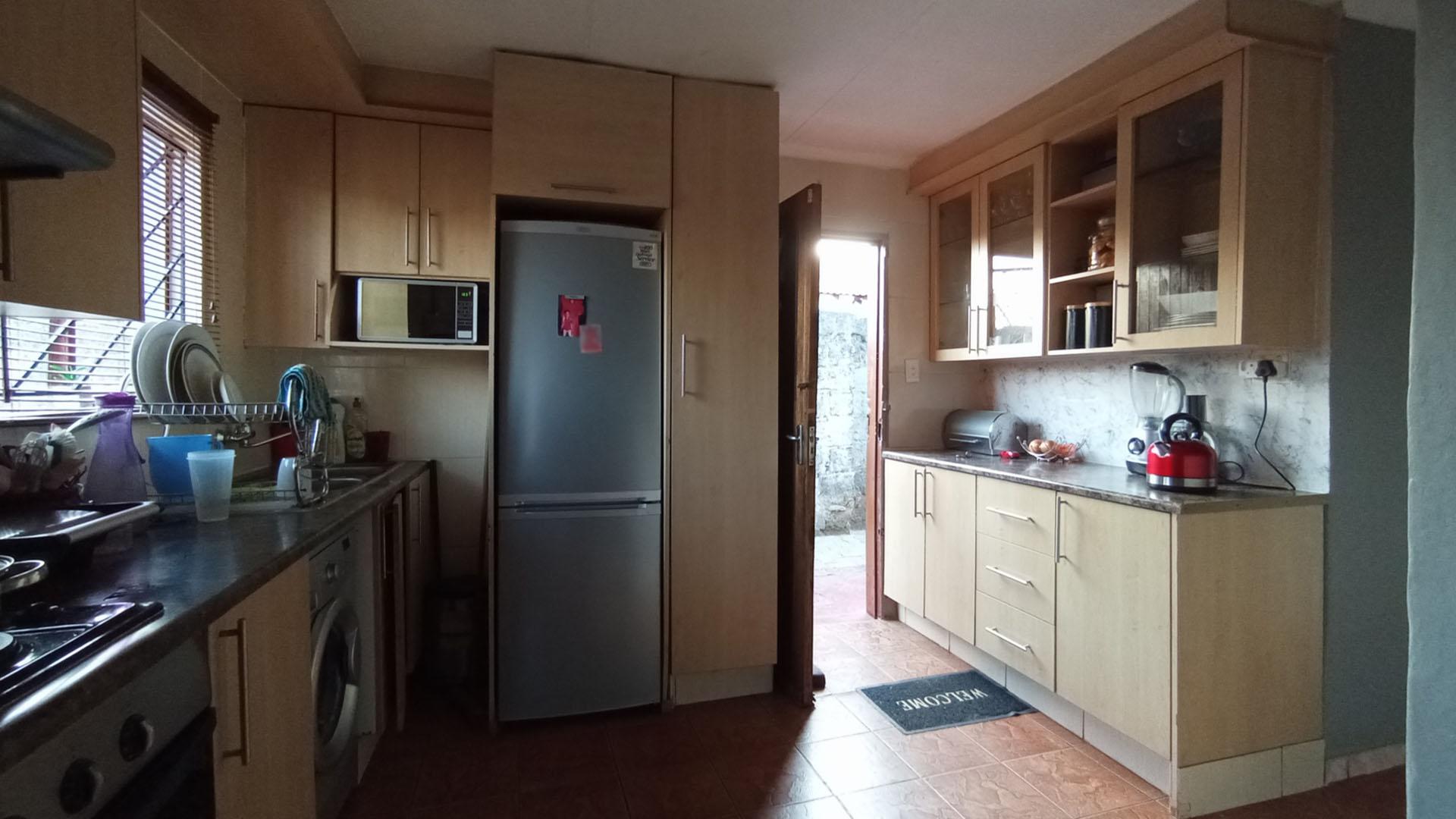 Kitchen - 10 square meters of property in Clayville