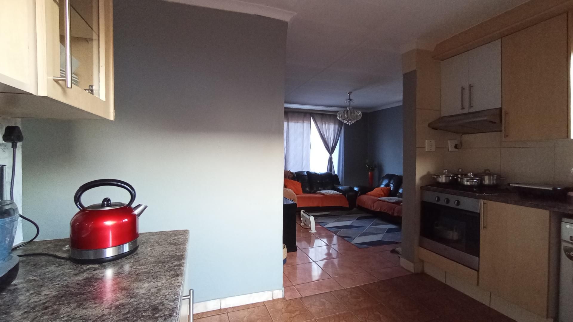 Kitchen - 10 square meters of property in Clayville