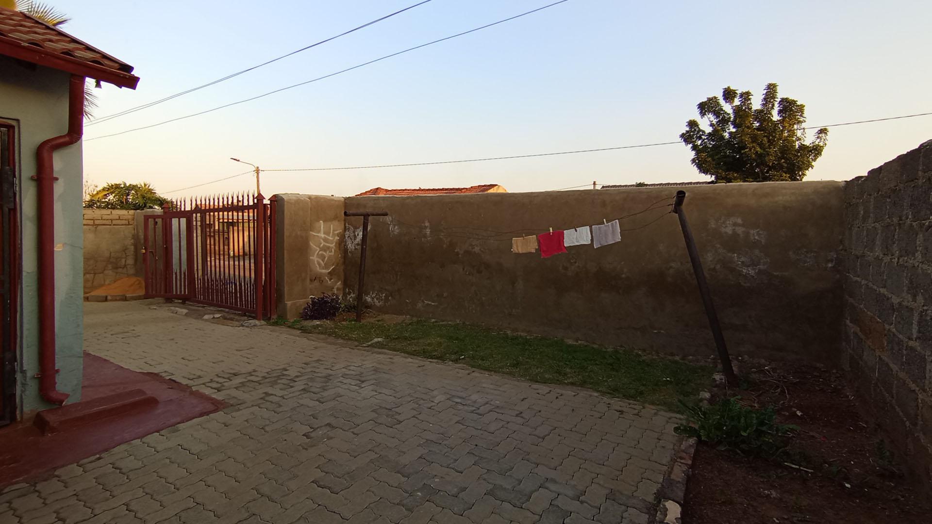 Front View of property in Clayville