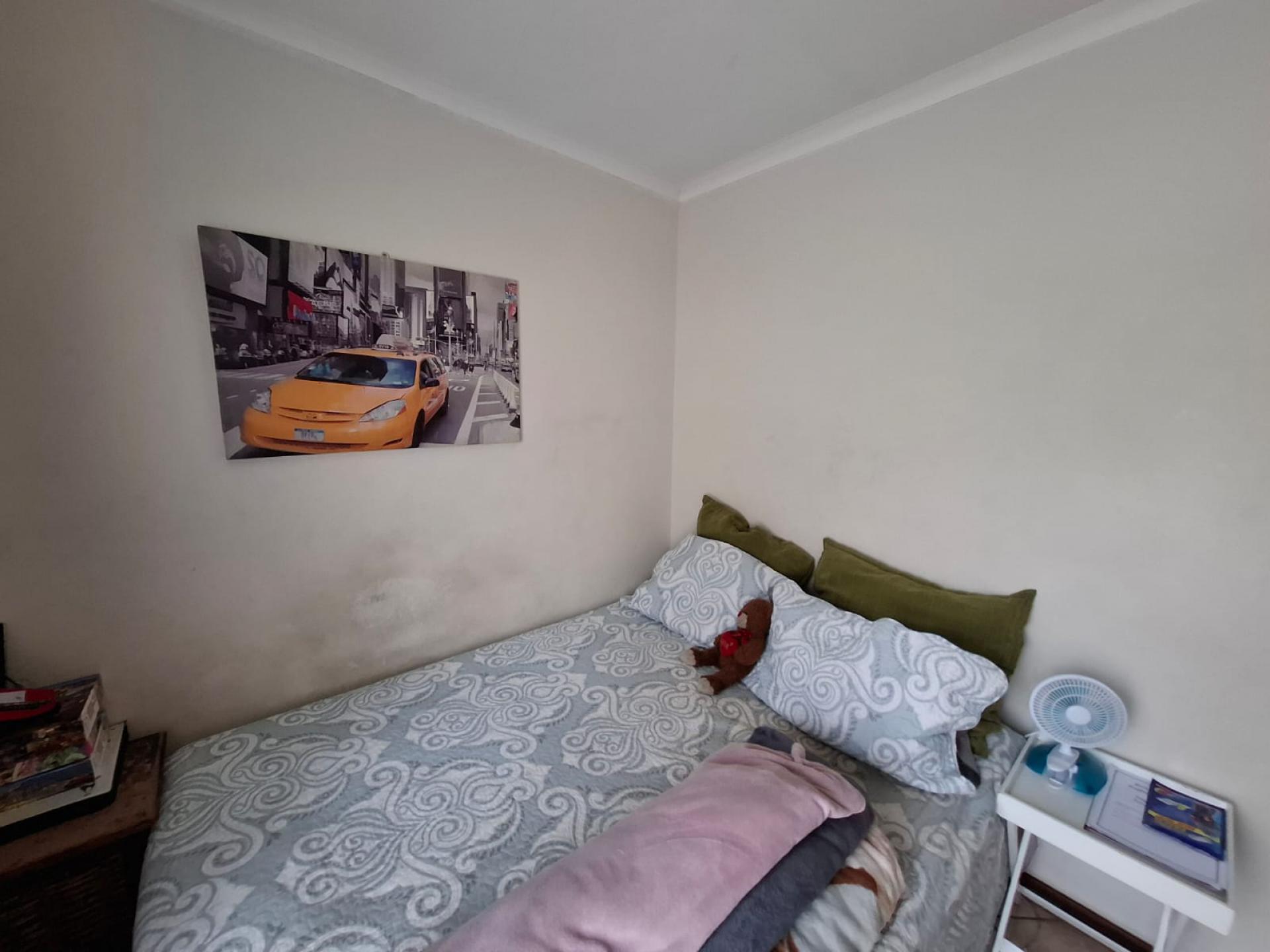 Bed Room 1 of property in Bloemfontein