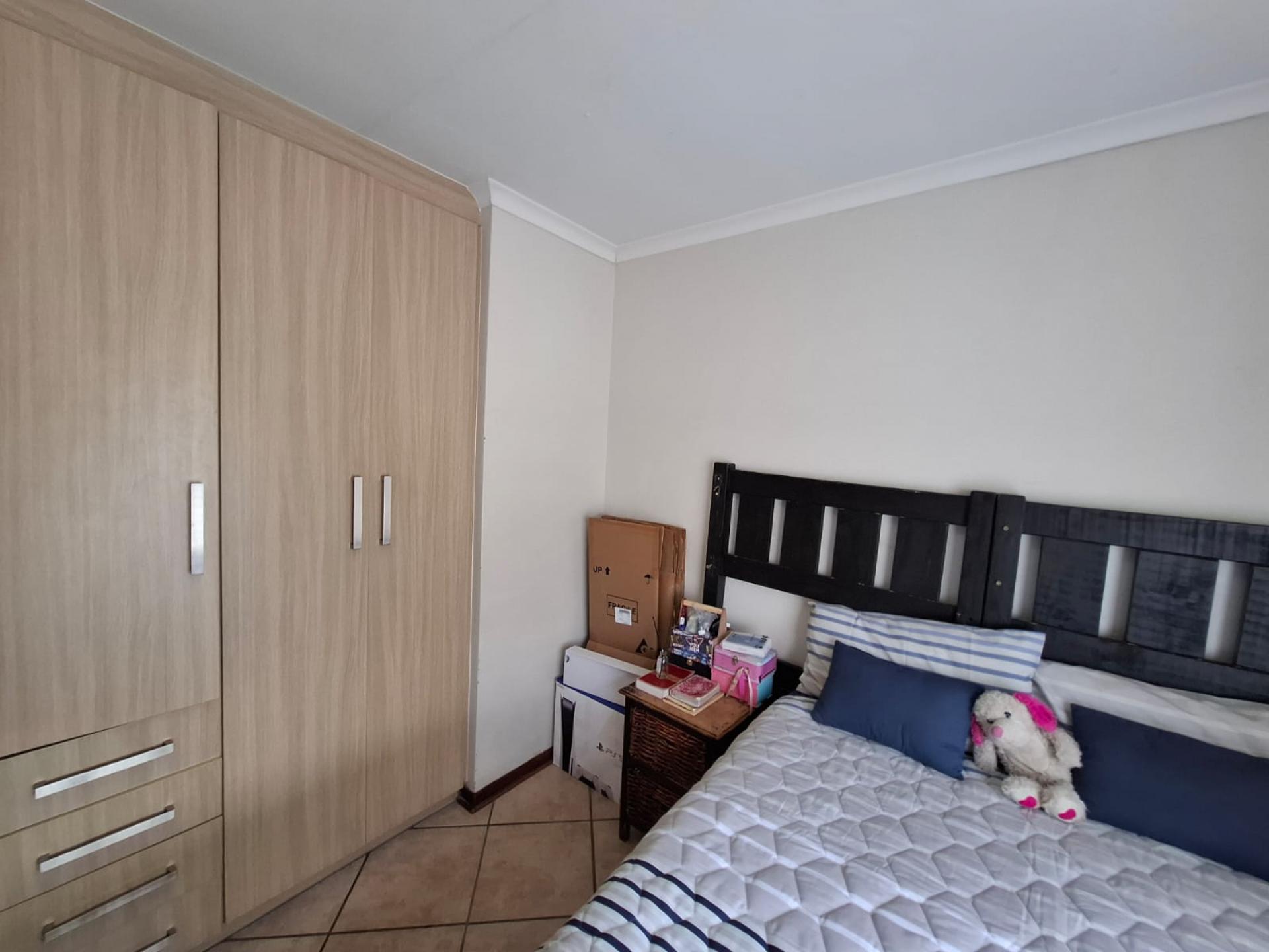 Bed Room 2 of property in Bloemfontein