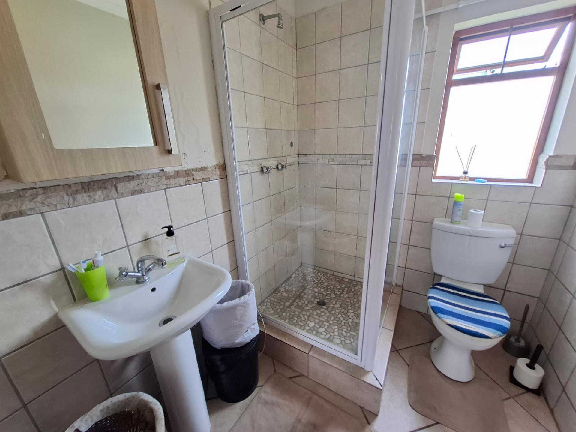 Main Bathroom of property in Bloemfontein