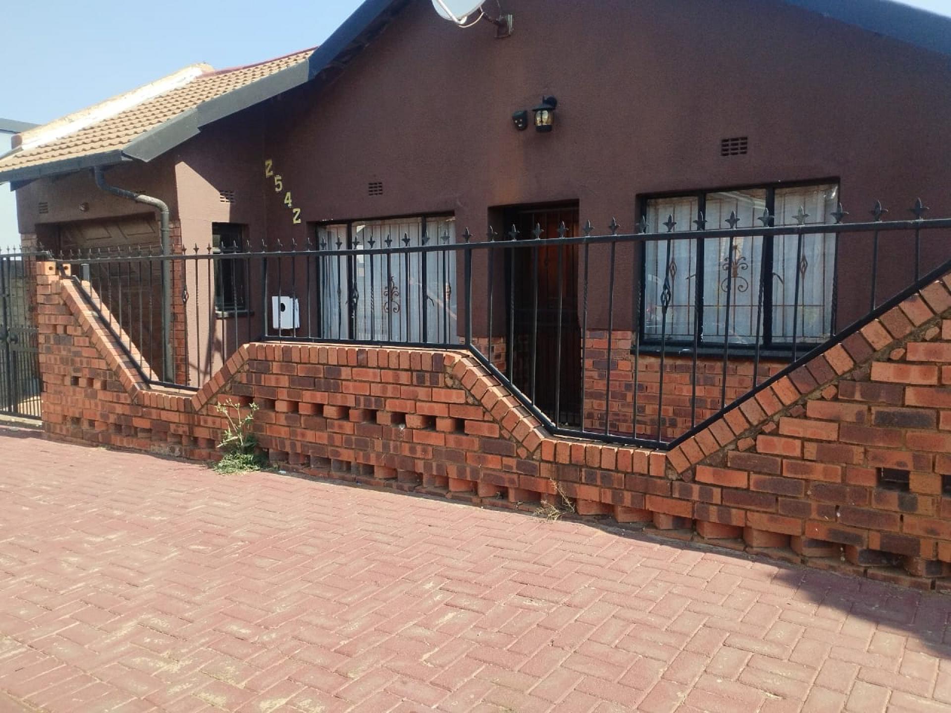 Front View of property in Protea North