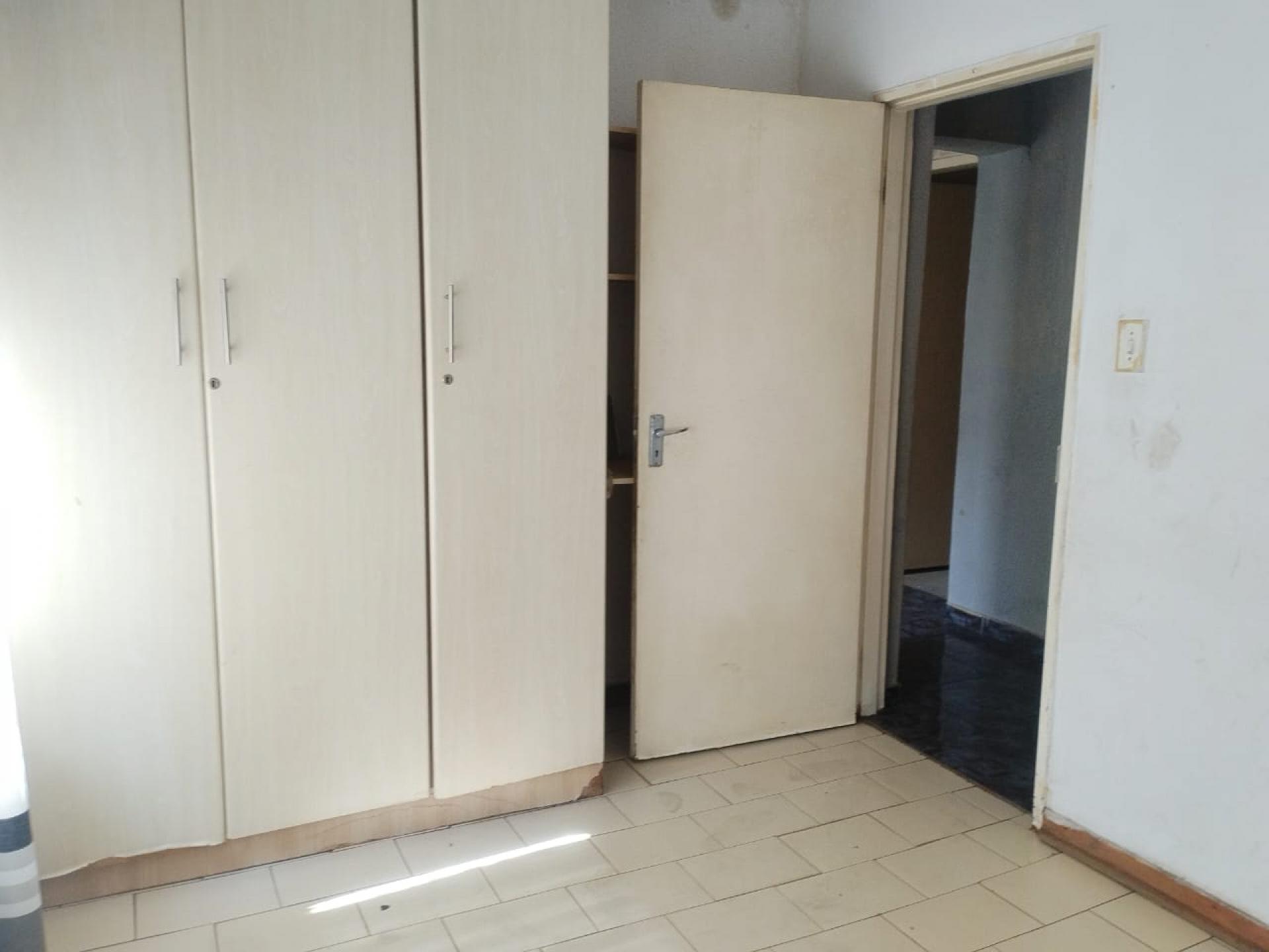 Bed Room 1 of property in Protea North