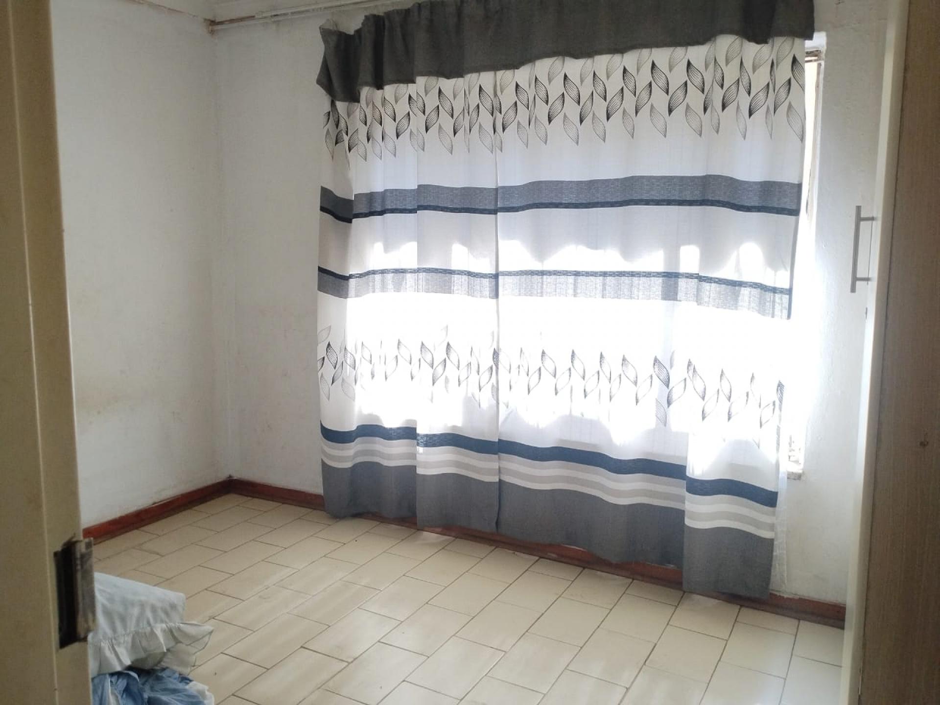 Bed Room 3 of property in Protea North