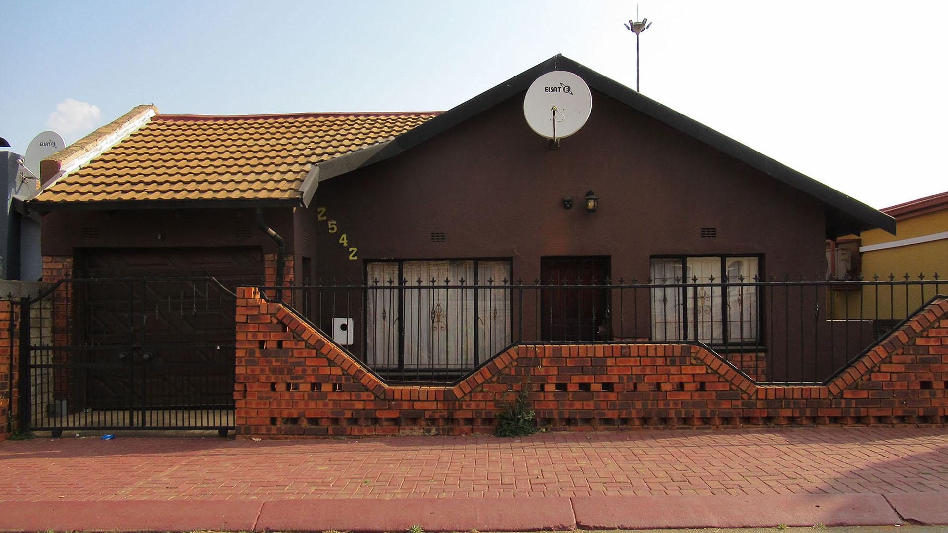 Front View of property in Protea North