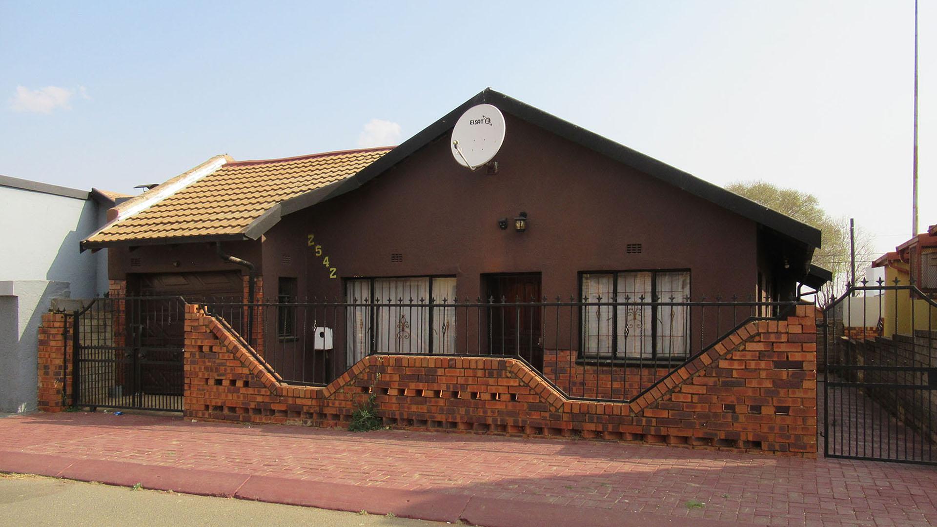Front View of property in Protea North