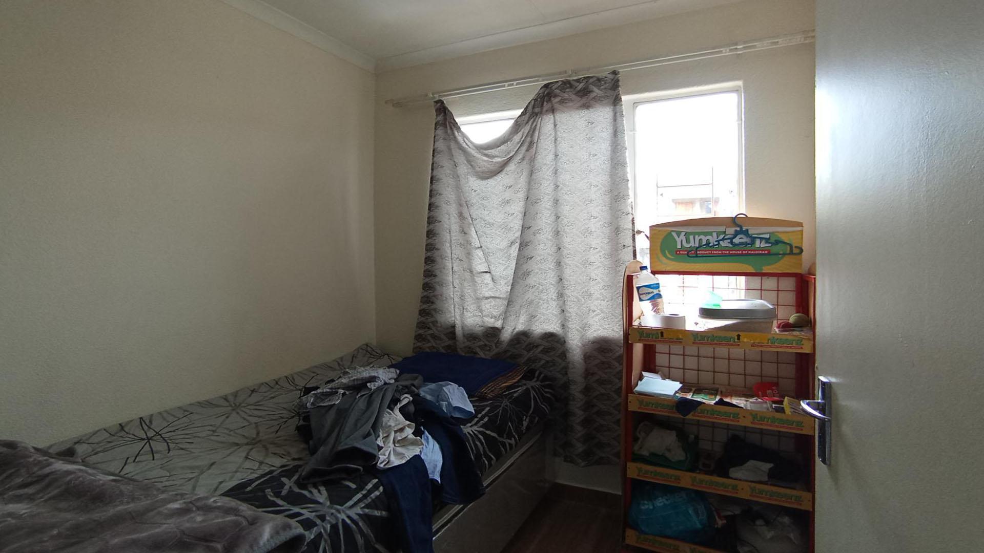 Bed Room 1 - 9 square meters of property in Vorna Valley