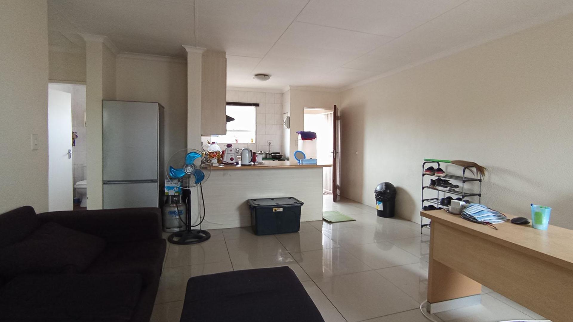 Lounges - 22 square meters of property in Vorna Valley