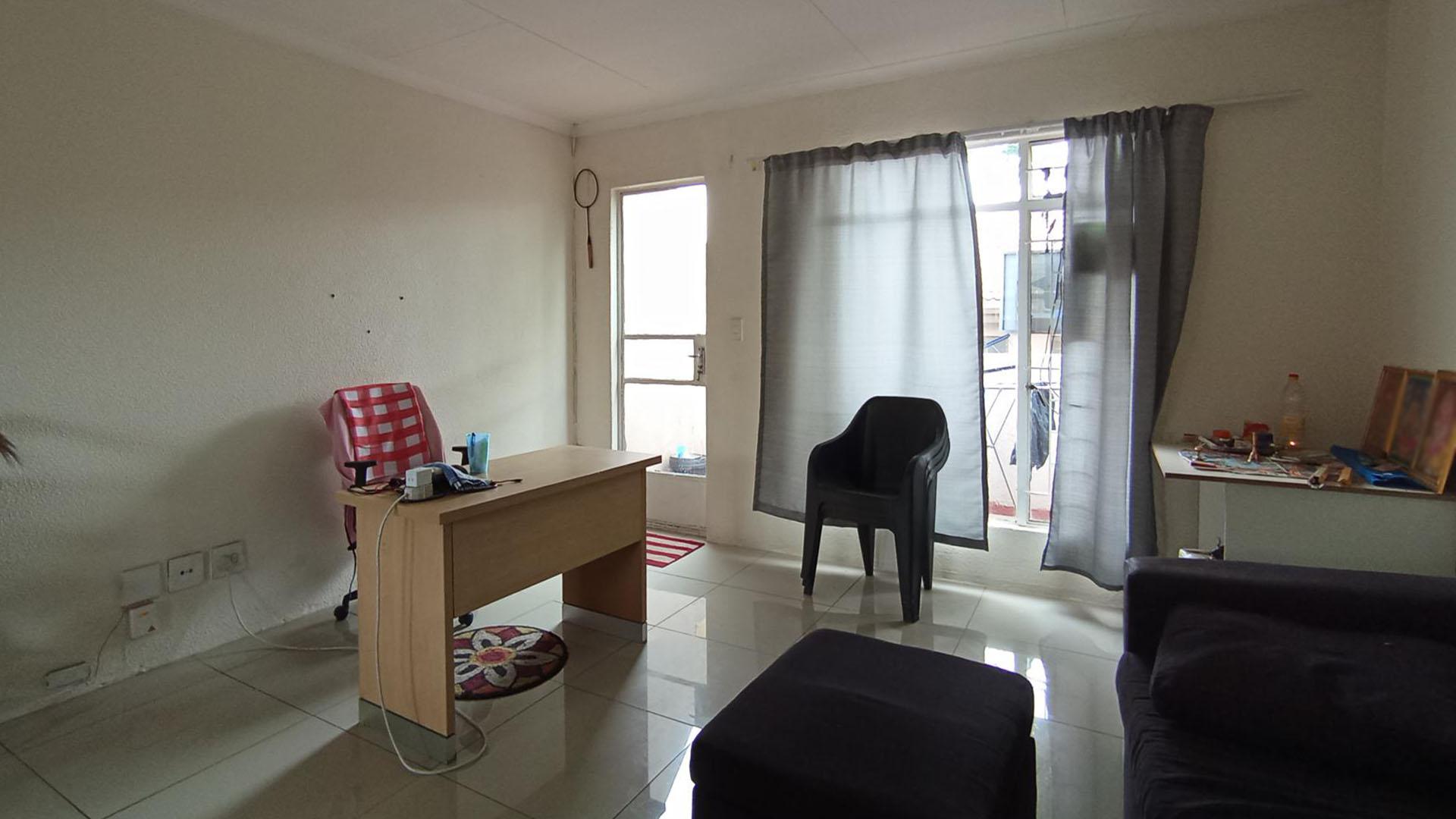 Lounges - 22 square meters of property in Vorna Valley