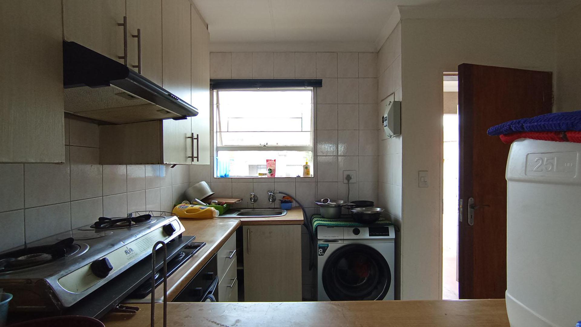 Kitchen - 7 square meters of property in Vorna Valley