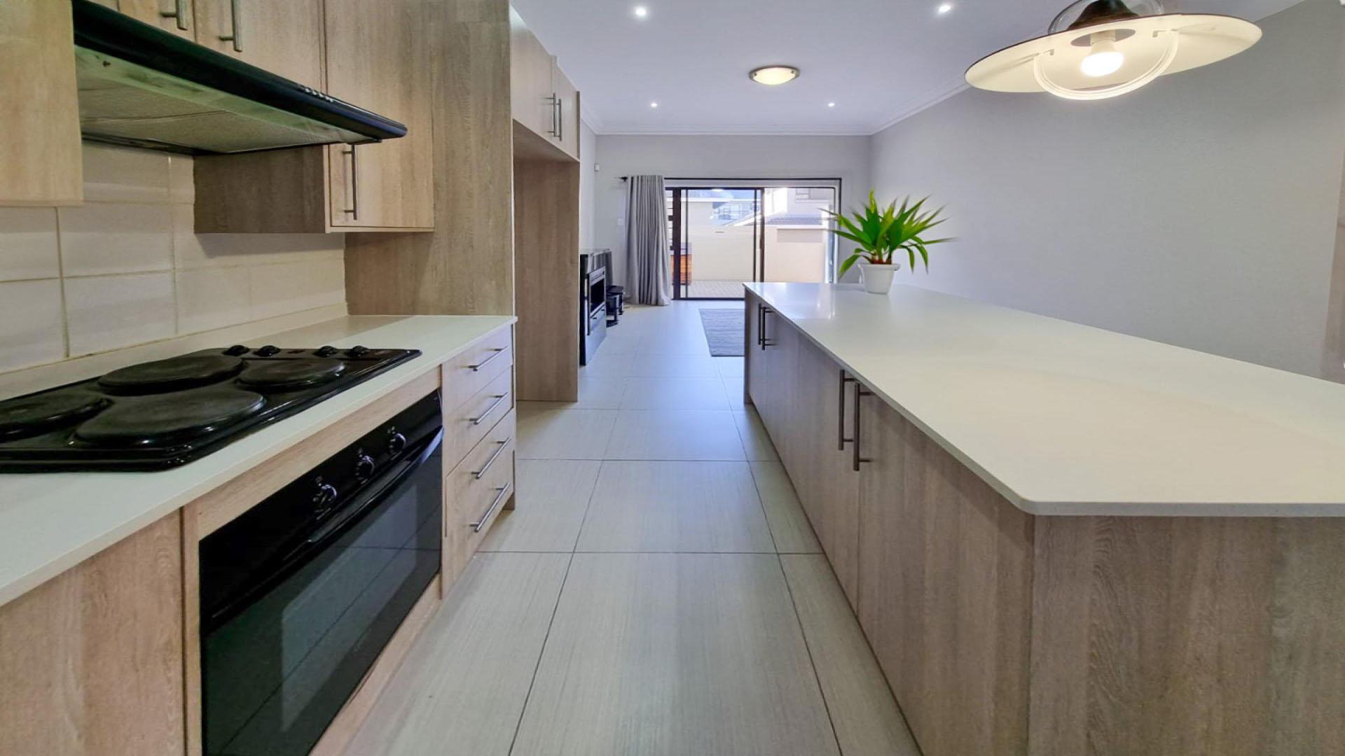 Kitchen of property in Shellyvale