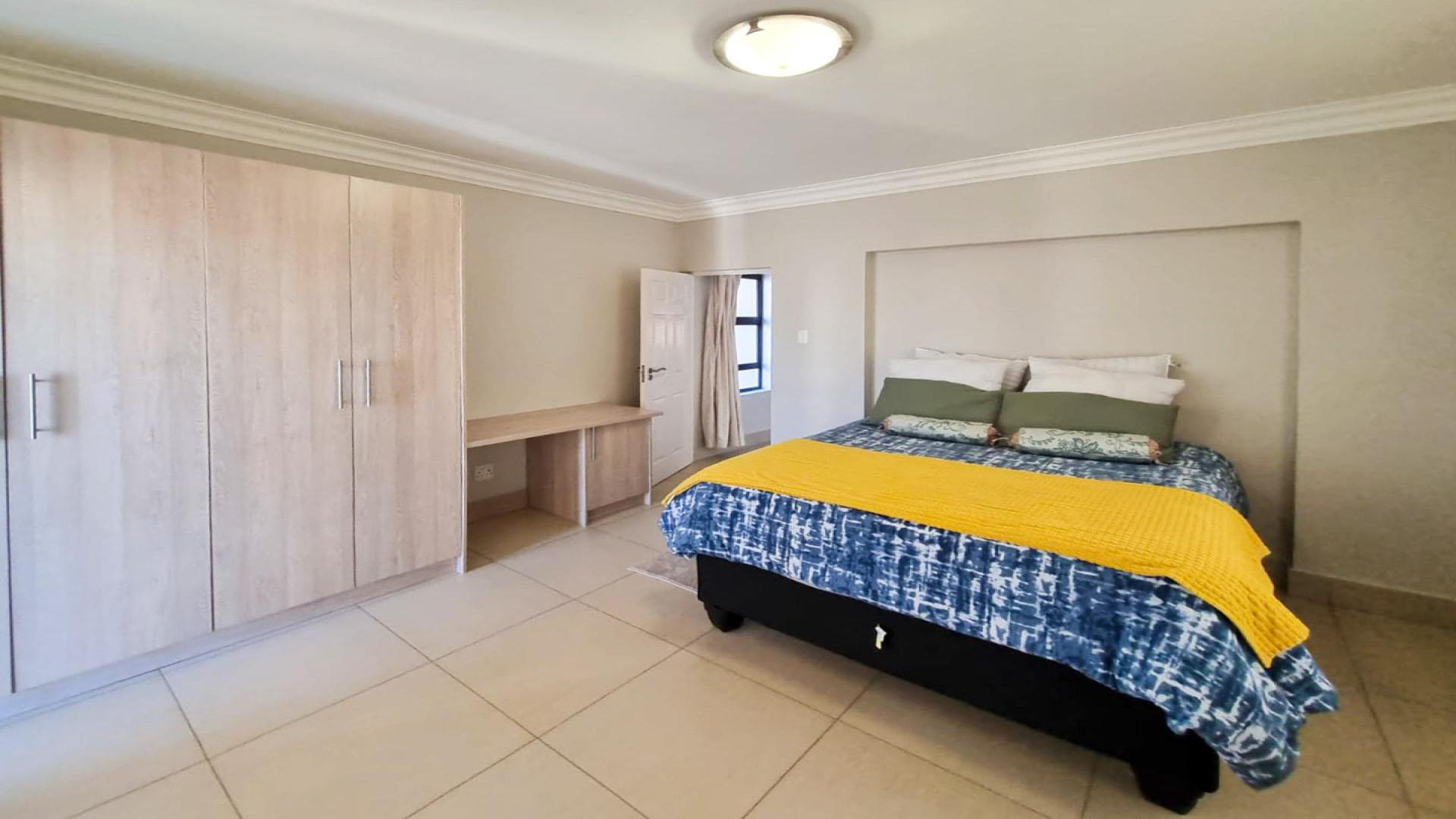 Main Bedroom of property in Shellyvale