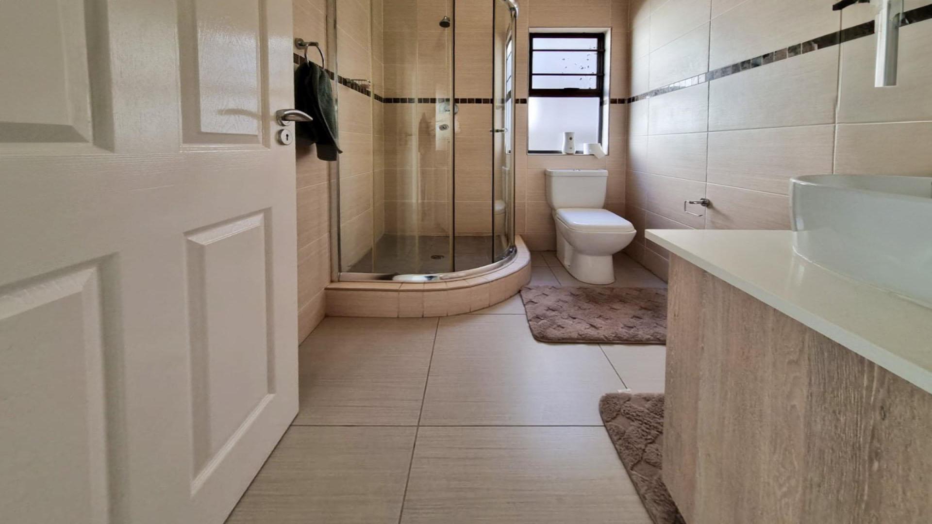 Bathroom 1 of property in Shellyvale