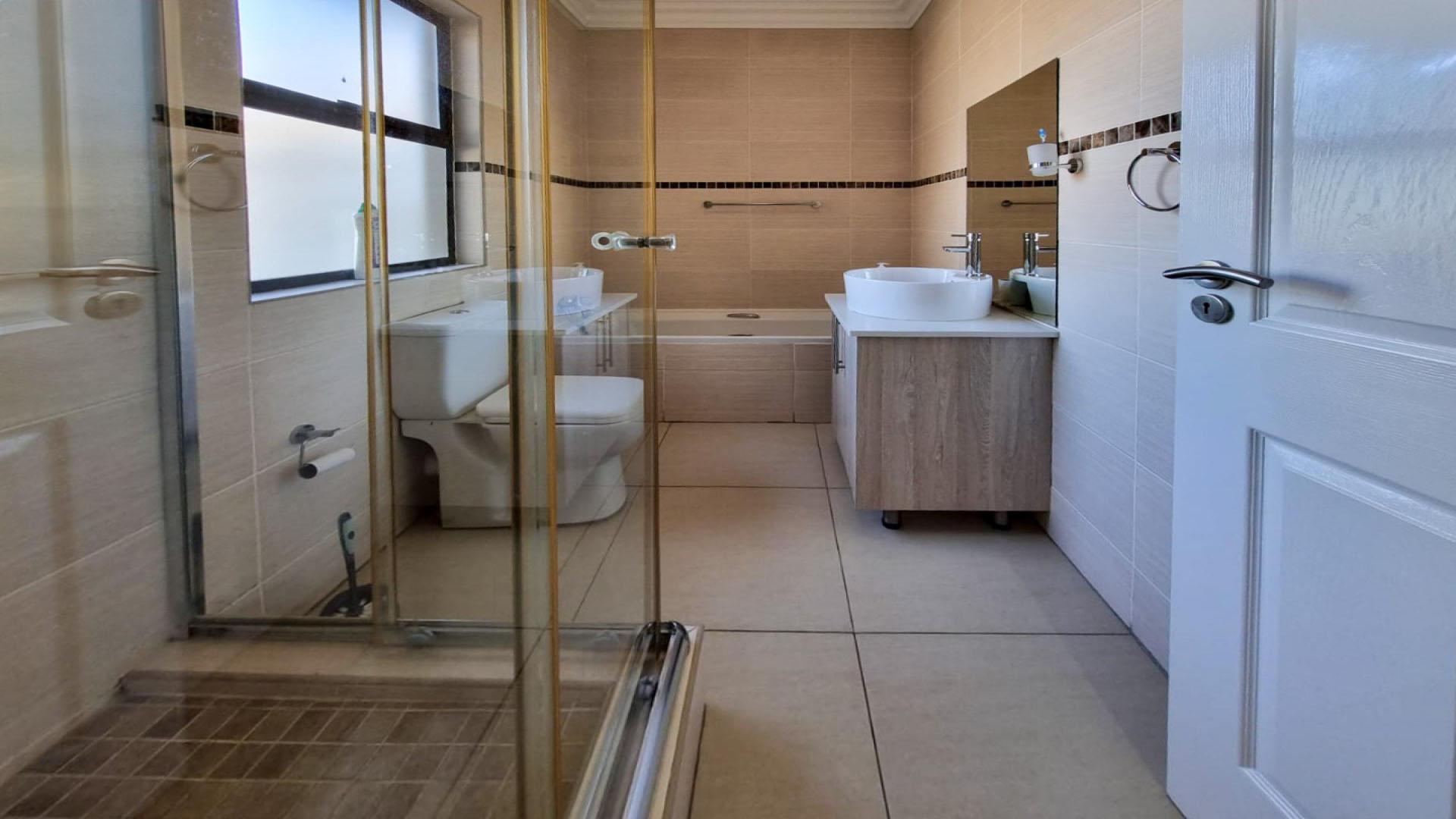 Bathroom 2 of property in Shellyvale