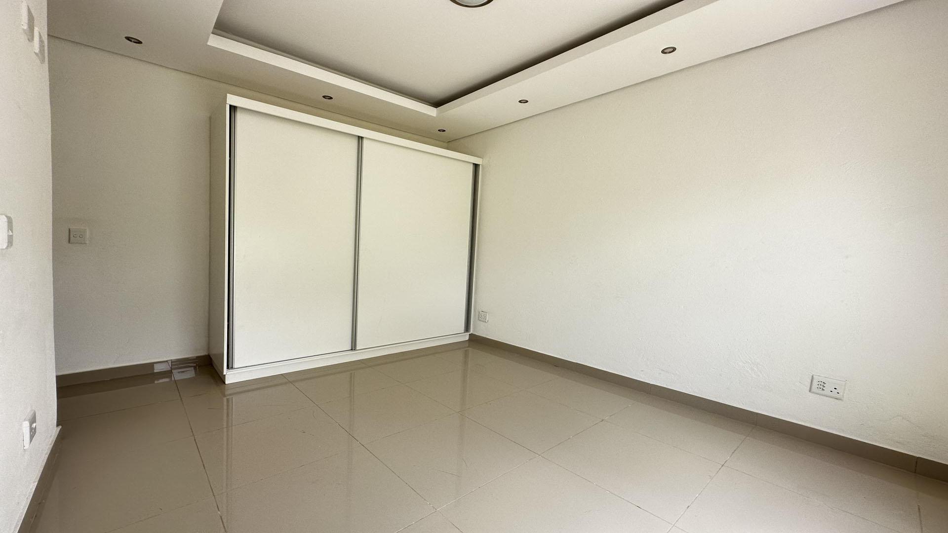 Bed Room 5+ of property in Riverside Park