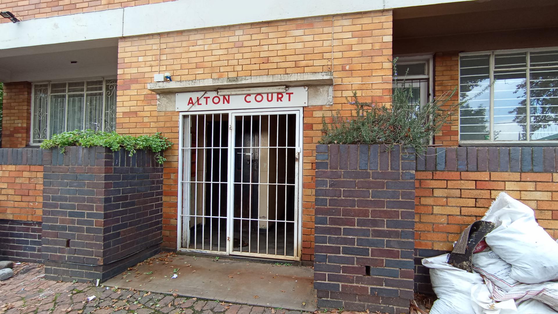 Front View of property in Rosettenville