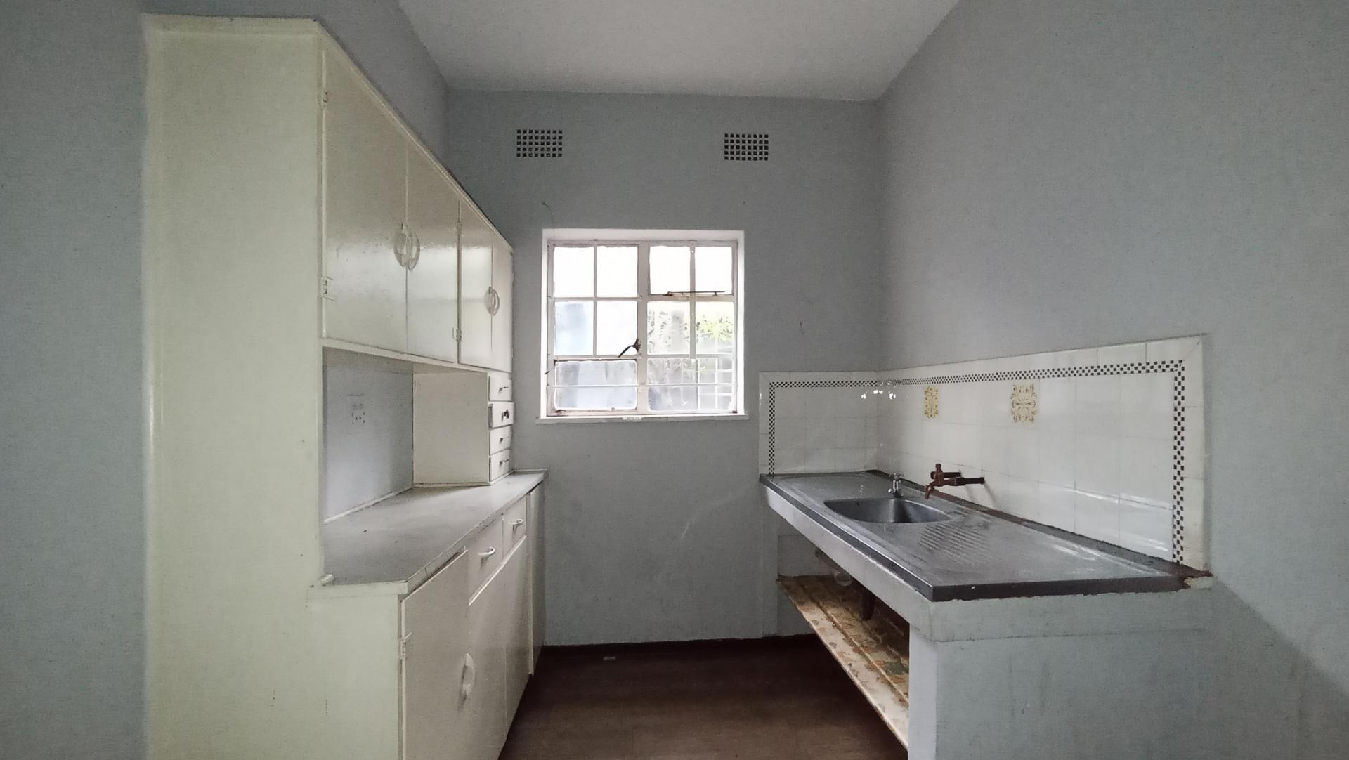 Kitchen - 9 square meters of property in Rosettenville