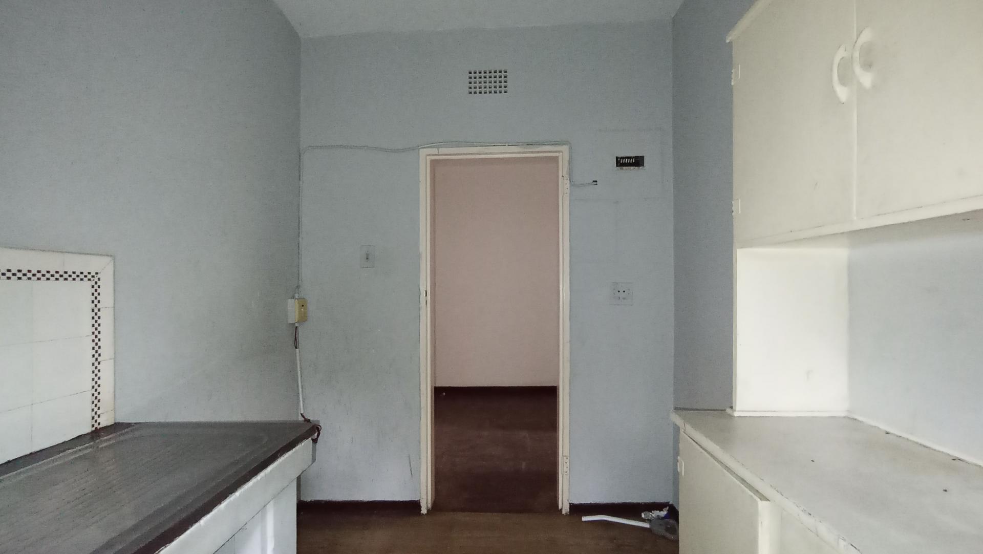 Kitchen - 9 square meters of property in Rosettenville