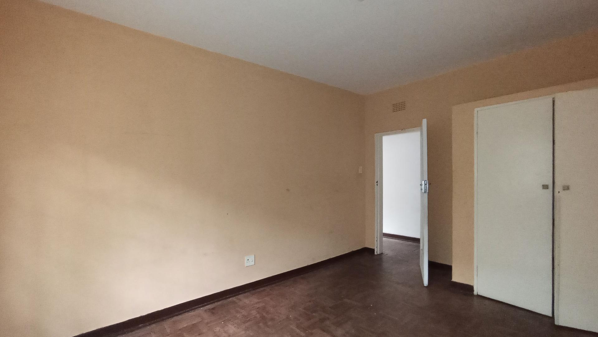 Bed Room 1 - 16 square meters of property in Rosettenville