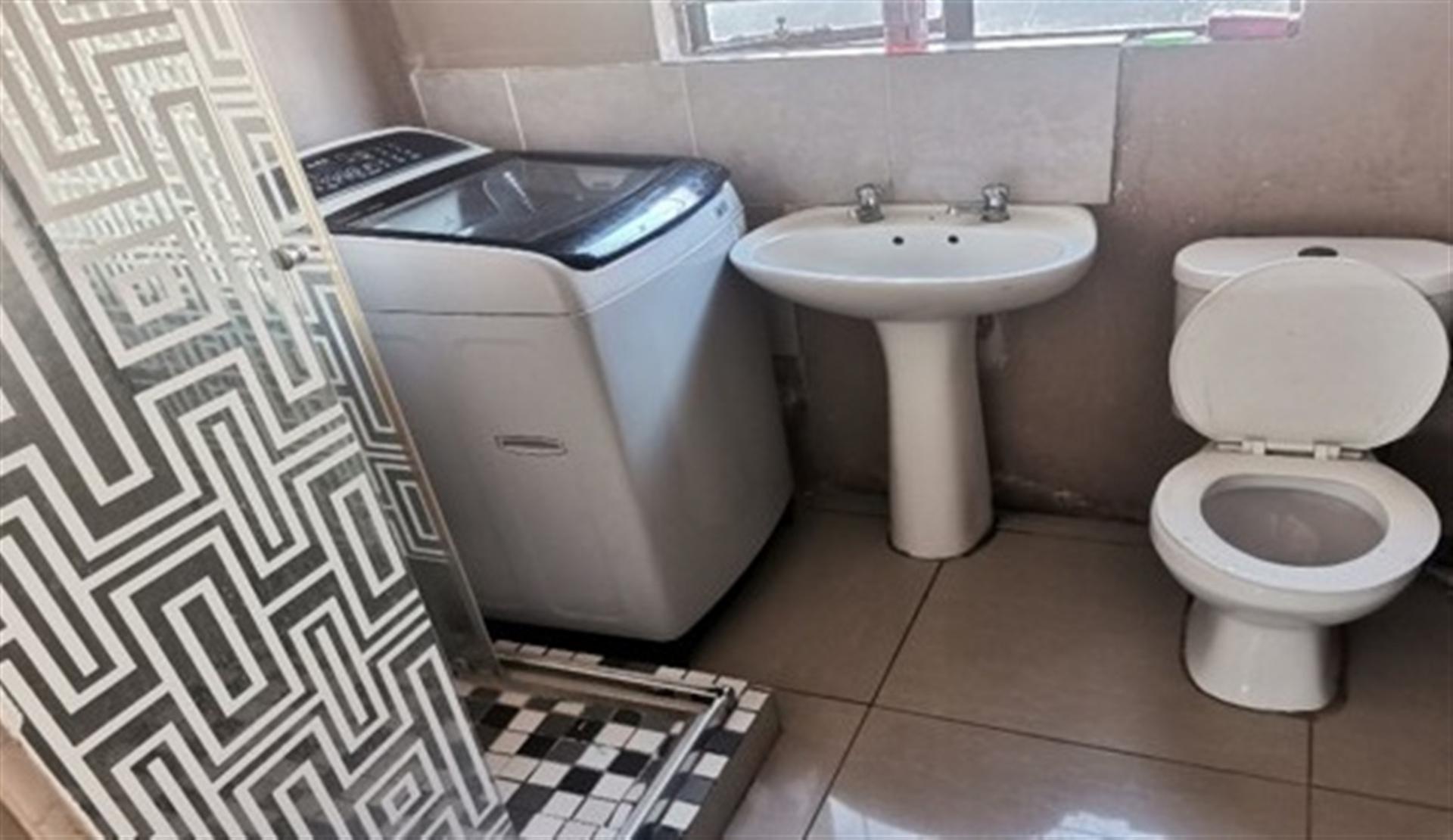 Bathroom 1 of property in Soshanguve East