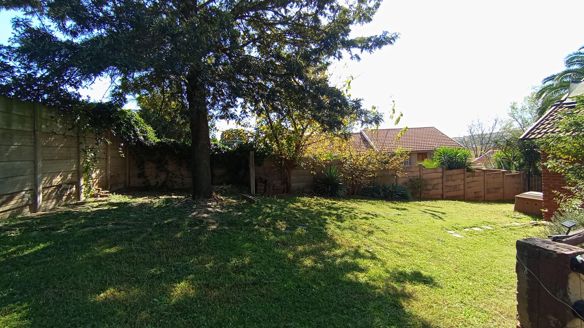 Backyard of property in Heuweloord