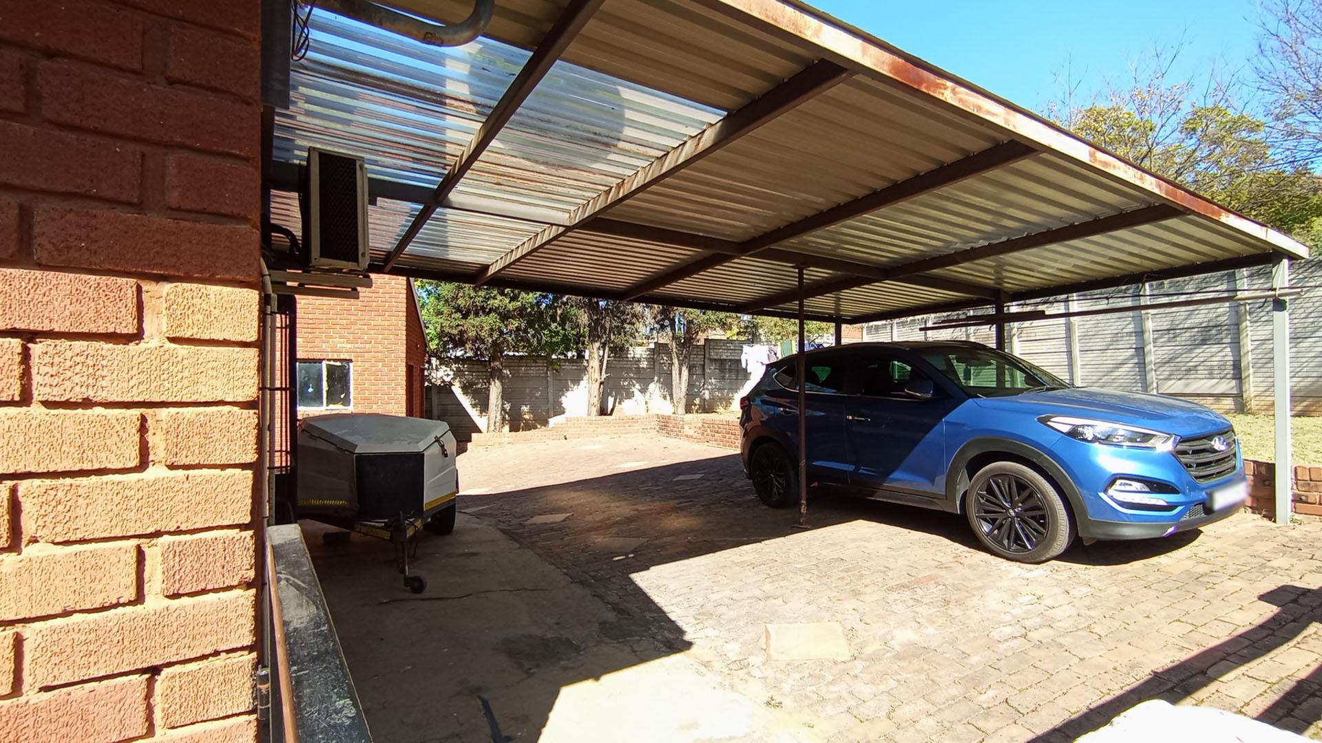 Backyard of property in Heuweloord