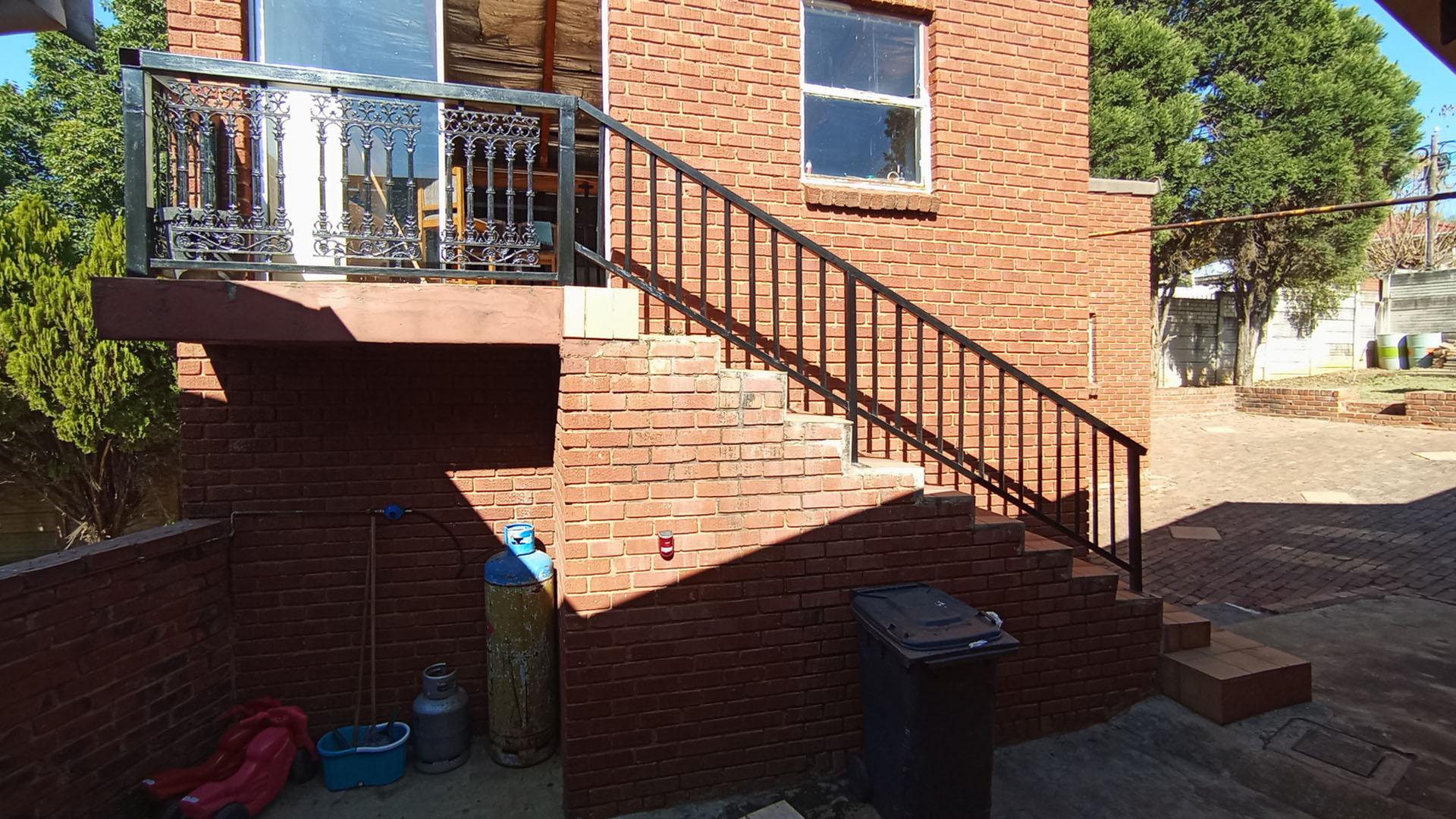 Backyard of property in Heuweloord