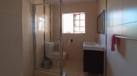 Bathroom 1 of property in Heuweloord