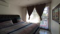 Main Bedroom of property in Heuweloord