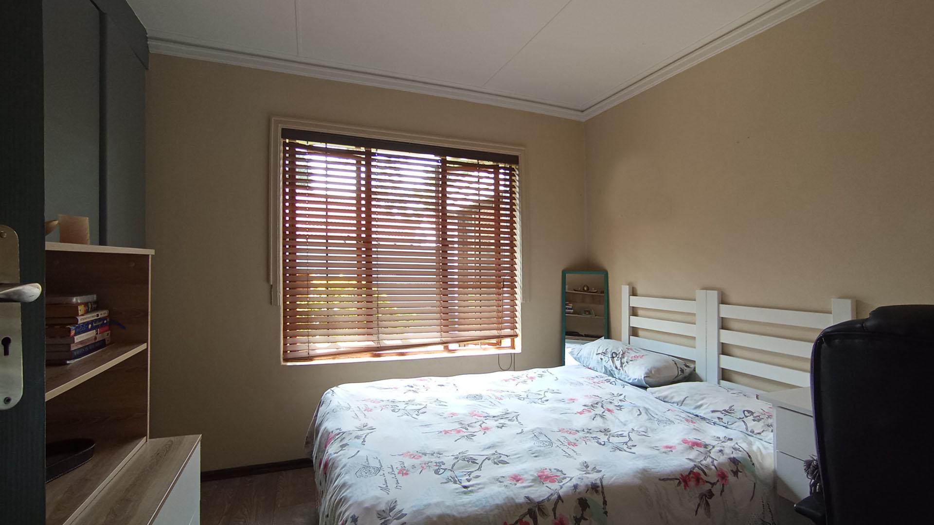 Bed Room 2 - 11 square meters of property in Die Wilgers