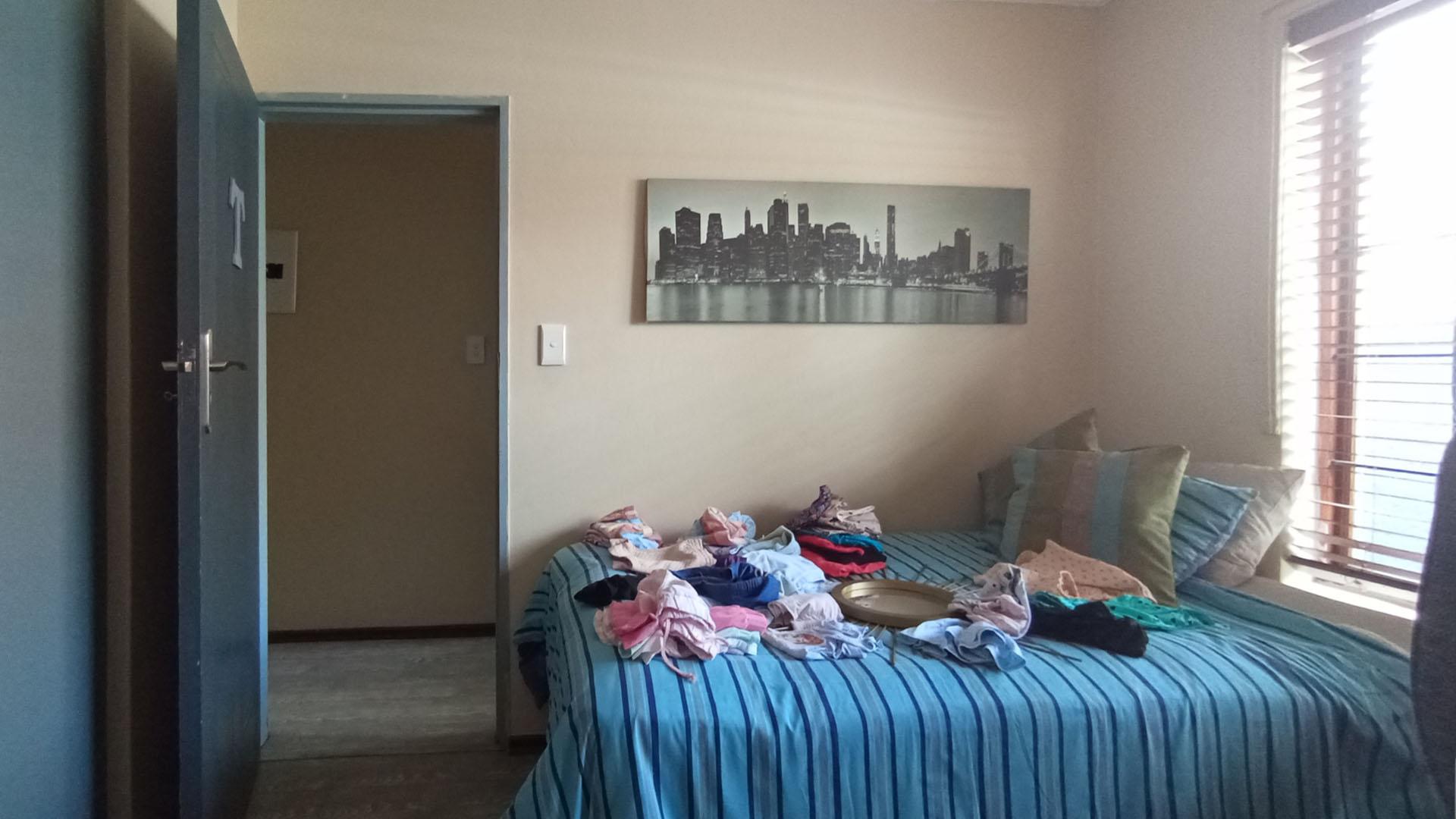 Bed Room 1 - 11 square meters of property in Die Wilgers