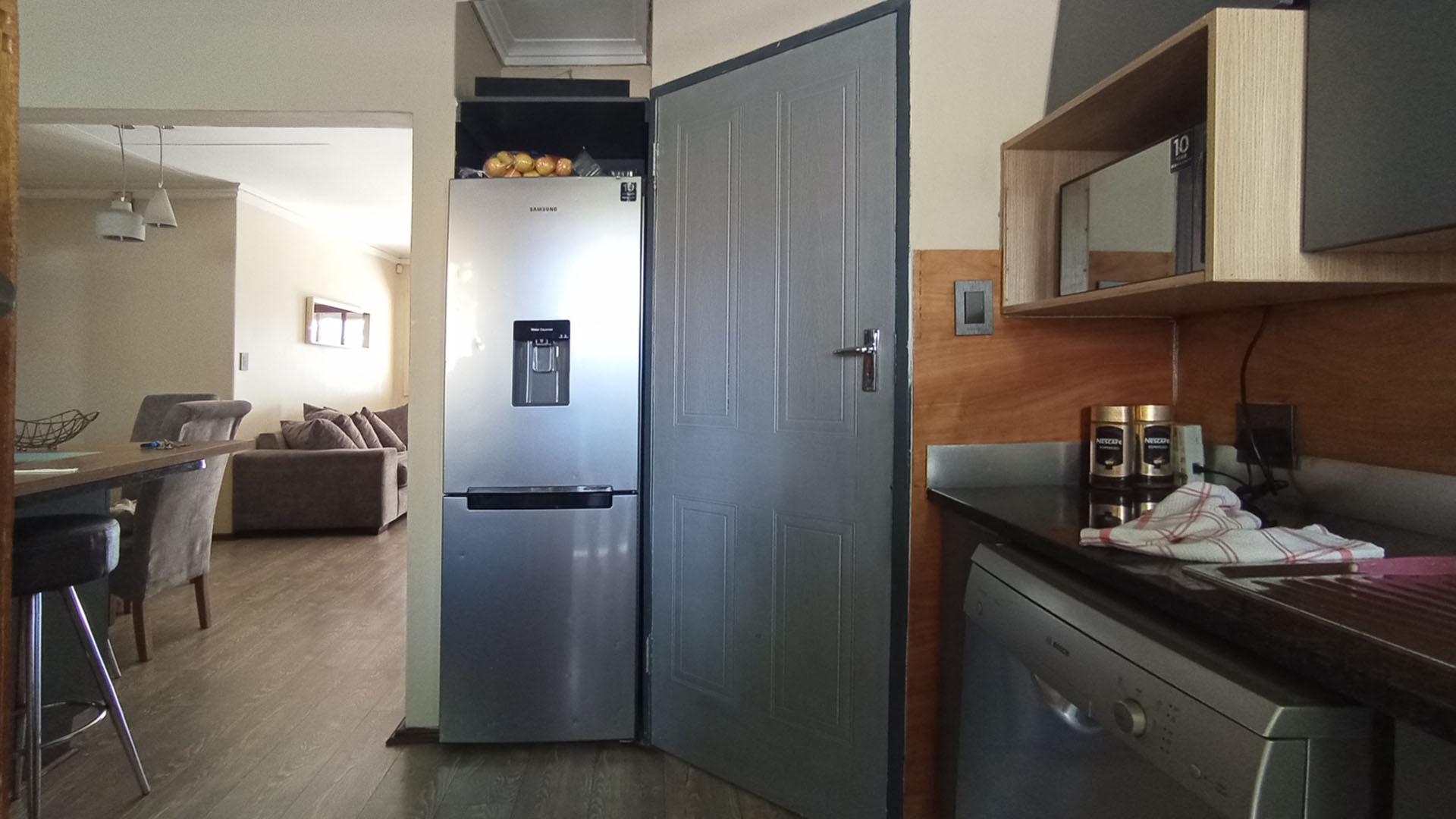 Scullery - 8 square meters of property in Die Wilgers