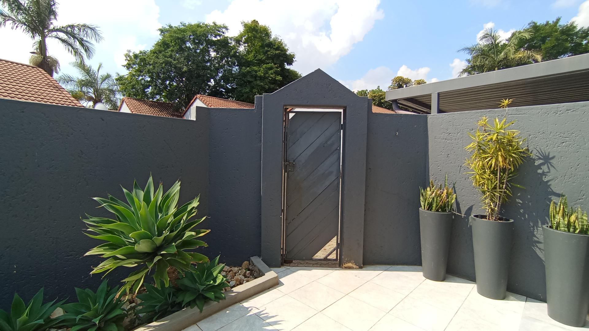 Front View of property in Die Wilgers