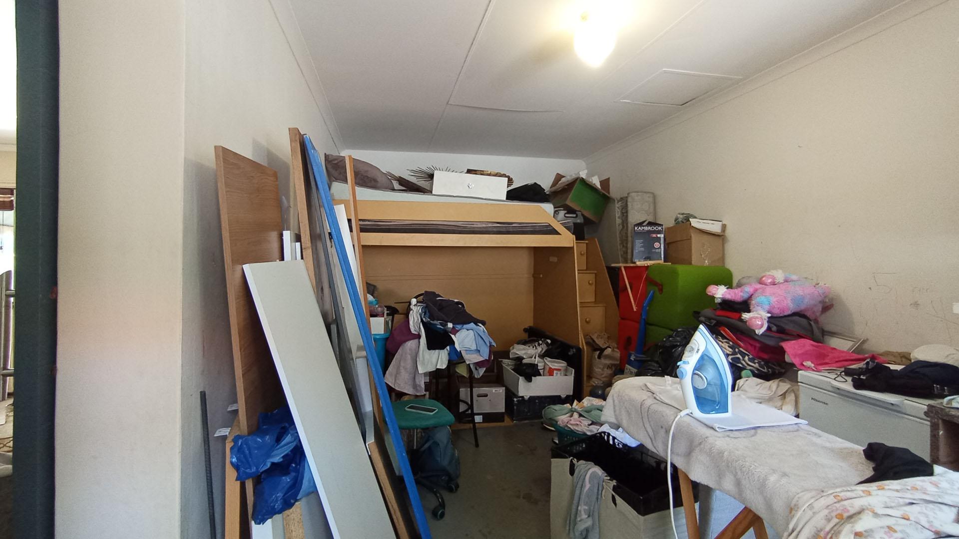 Rooms - 18 square meters of property in Die Wilgers