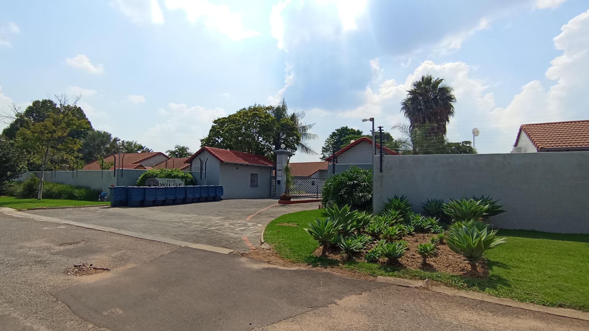 Front View of property in Die Wilgers