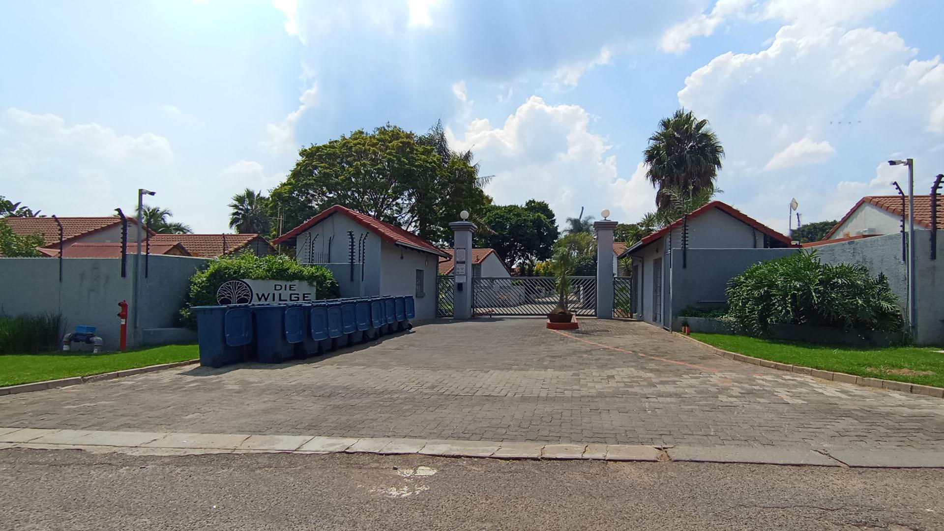 Front View of property in Die Wilgers