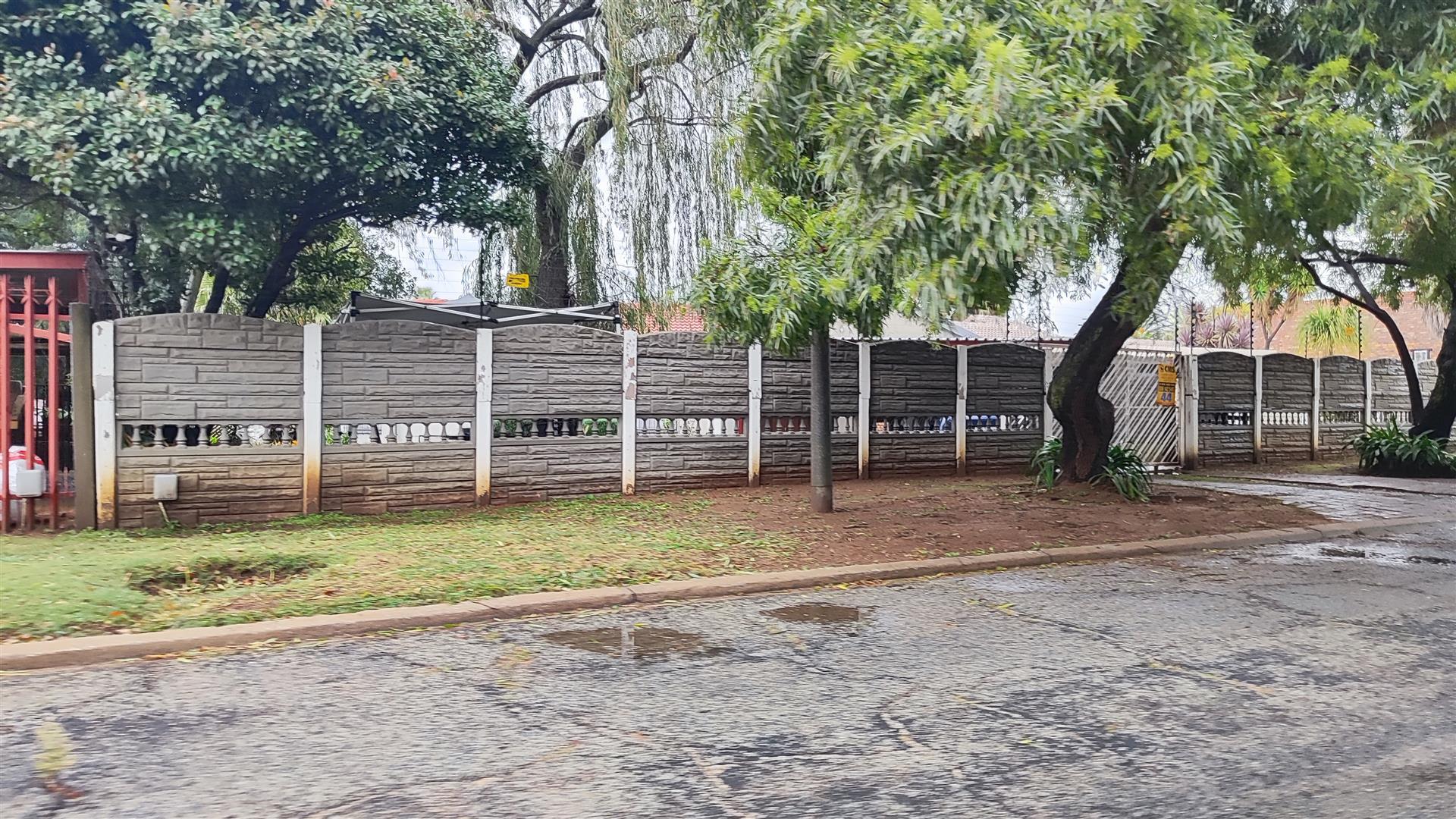 Front View of property in Bonaero Park