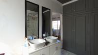 Main Bathroom - 11 square meters of property in Eastleigh