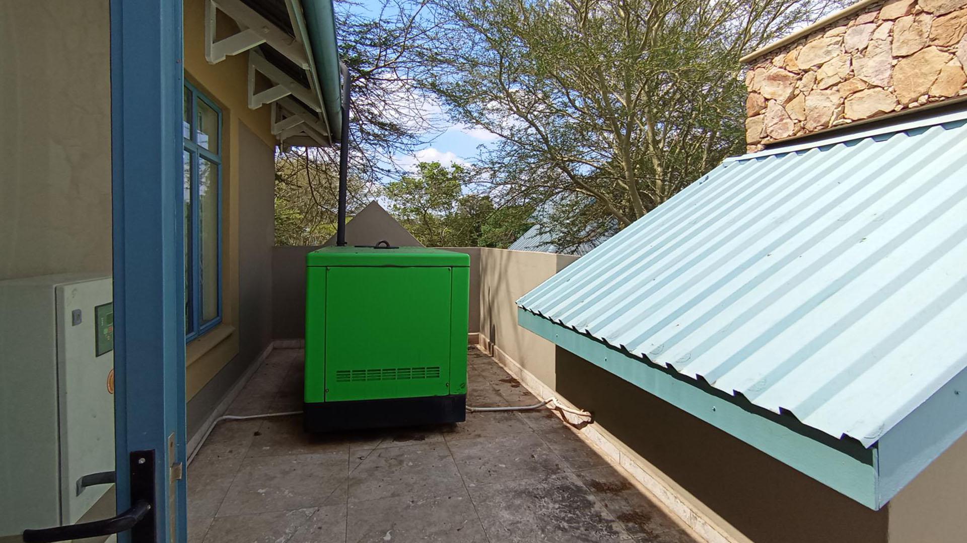 Balcony - 24 square meters of property in Midrand Estates