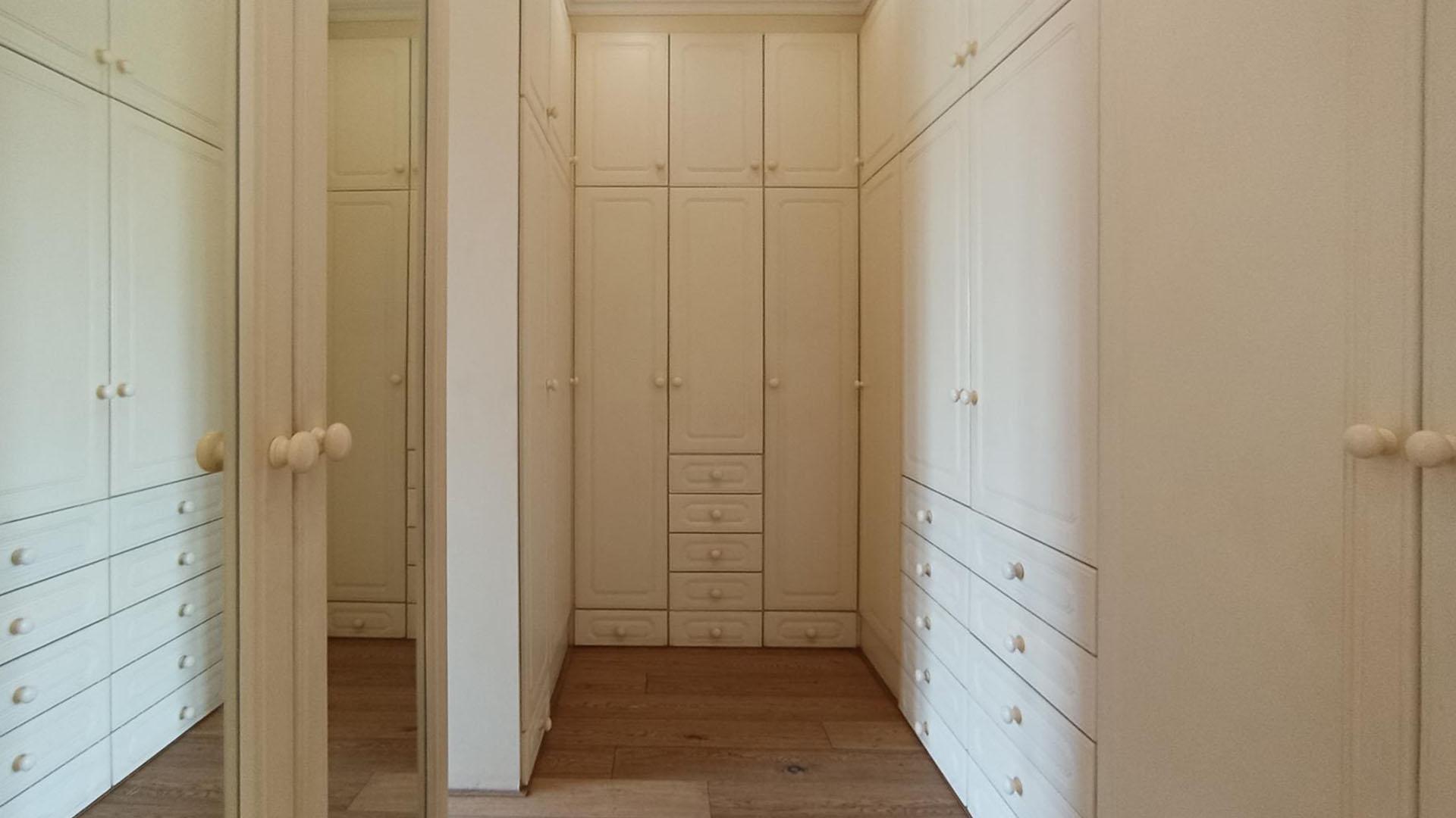 Main Bedroom - 29 square meters of property in Midrand Estates