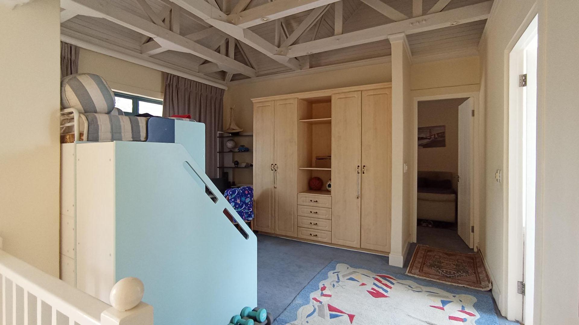 Spaces - 114 square meters of property in Midrand Estates