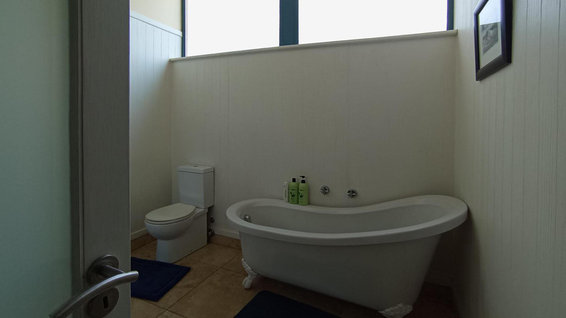 Bathroom 2 - 10 square meters of property in Midrand Estates