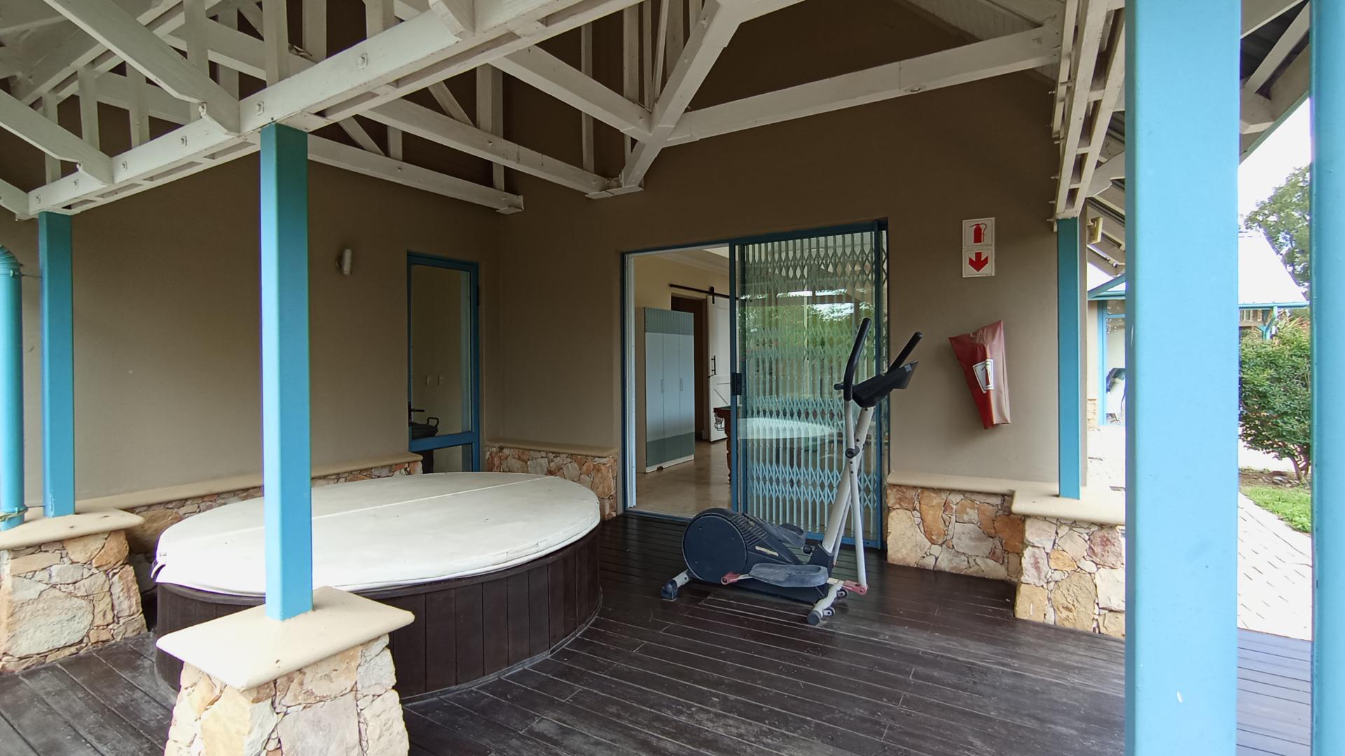 Patio - 108 square meters of property in Midrand Estates