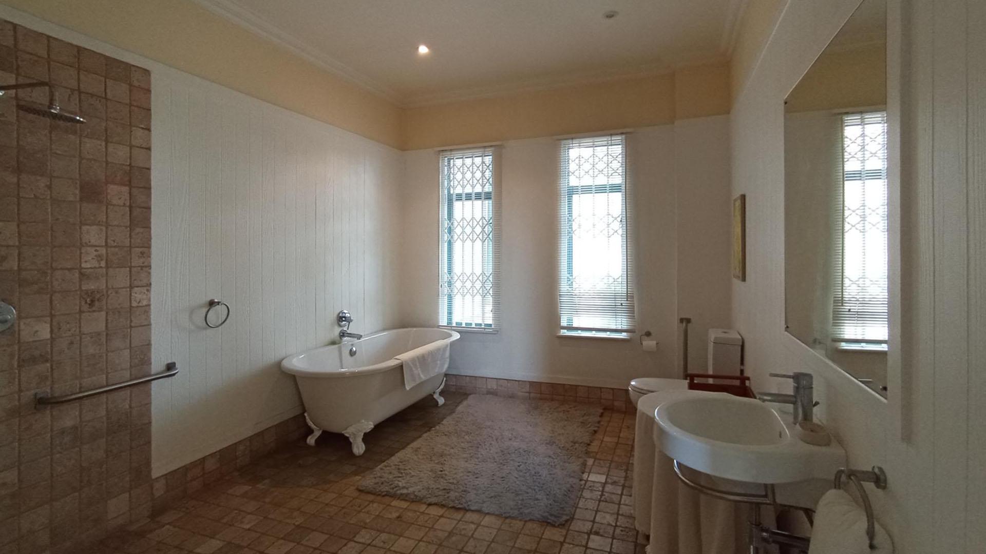 Bathroom 1 - 14 square meters of property in Midrand Estates