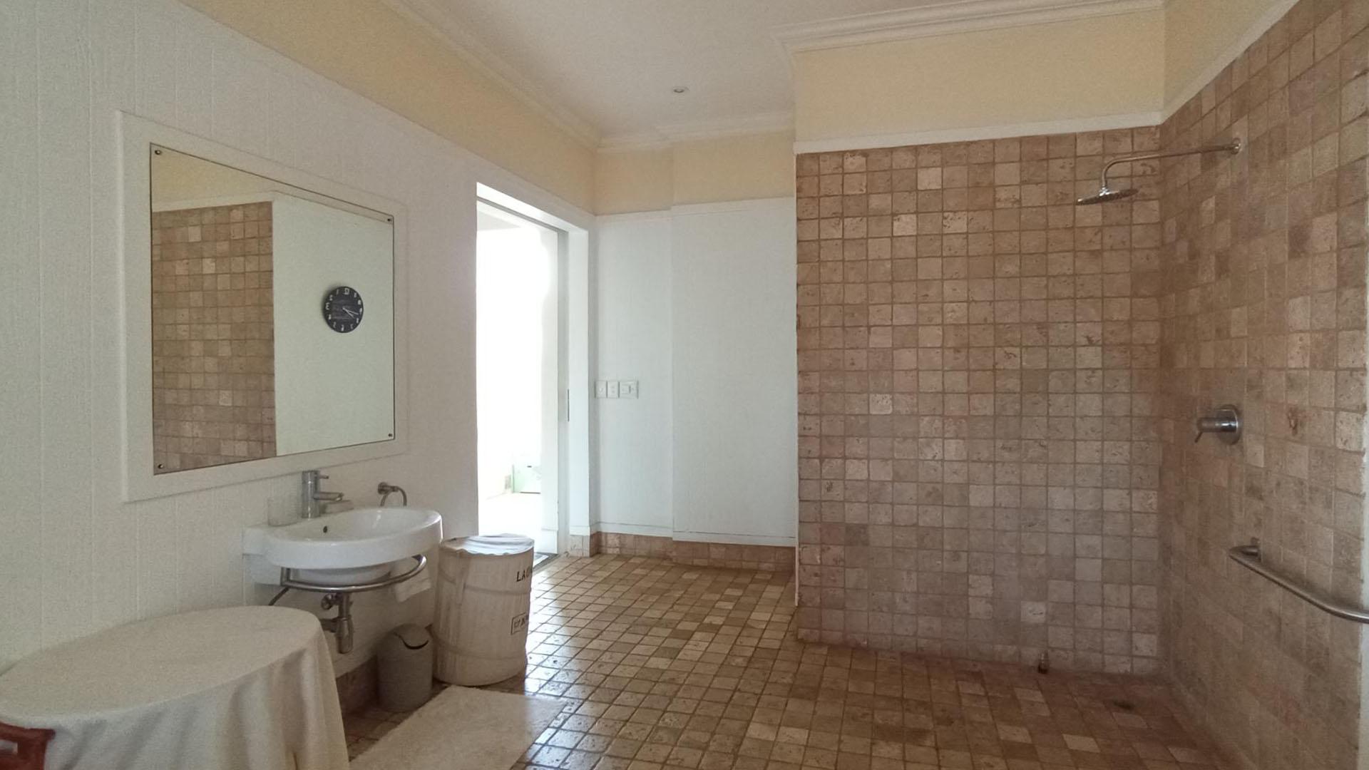 Bathroom 1 - 14 square meters of property in Midrand Estates